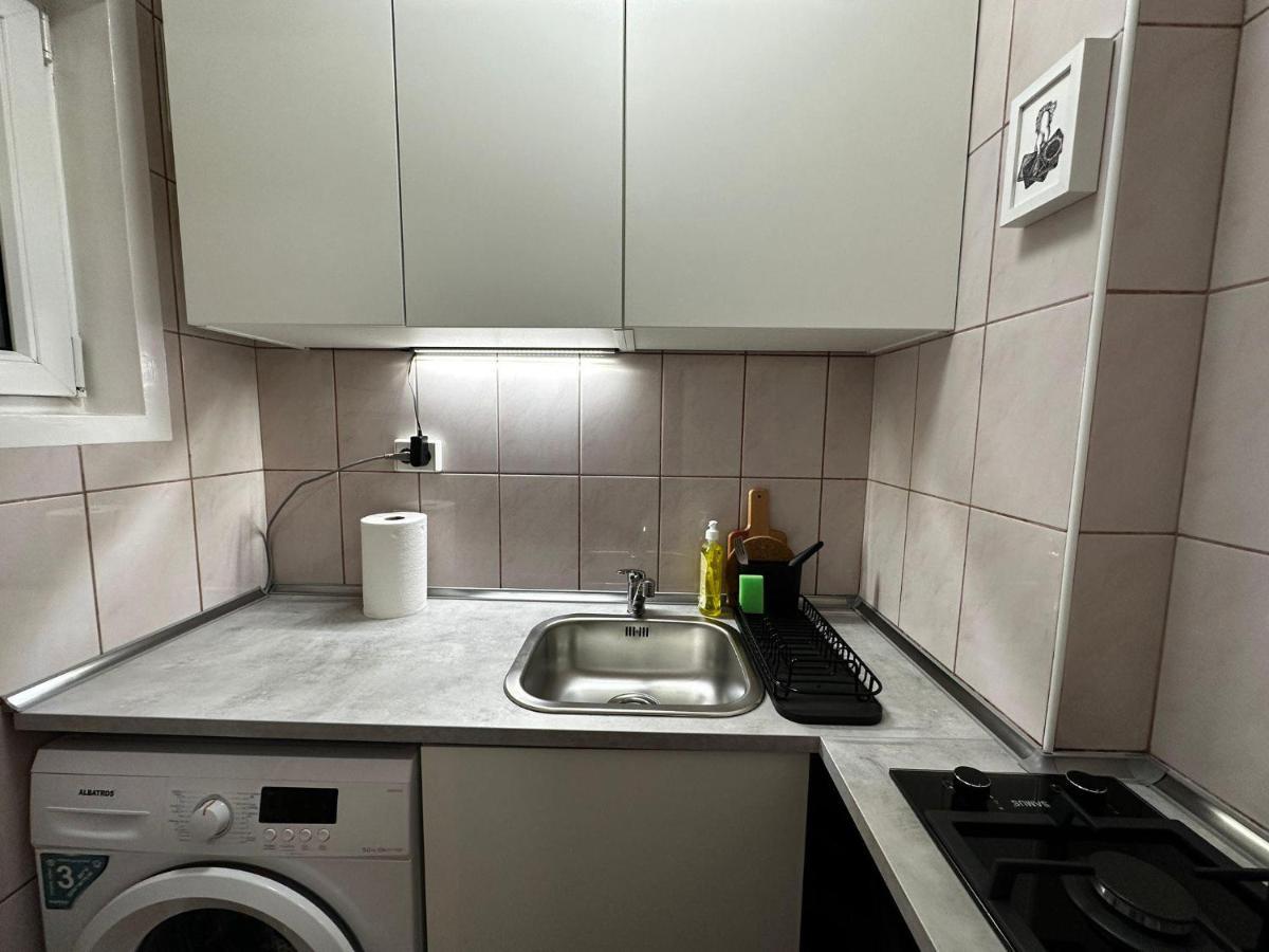 One Room Apartment Decebal Bukarest Eksteriør billede